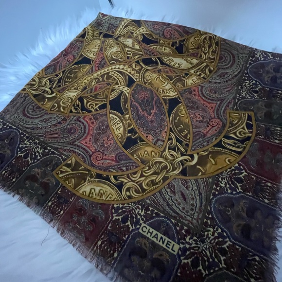Chanel Silk/Wool Blend scarf - Picture 7 of 16